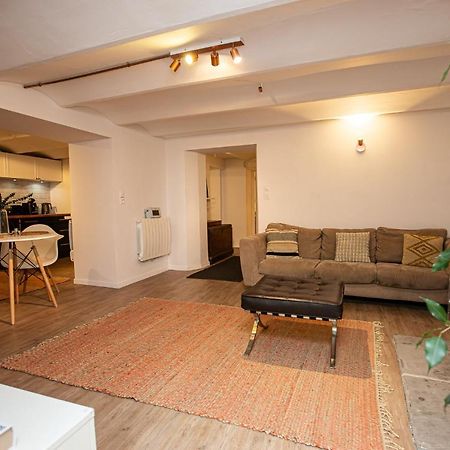 Beautiful Converted One Bedroom Apartment Carcassonne Bagian luar foto